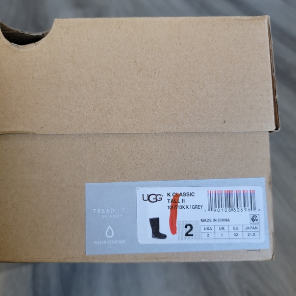 UGG Kids Classic Tall II Suede Boot - Picture 10 of 10